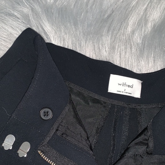 Wilfred solid black shorts - Picture 3 of 4